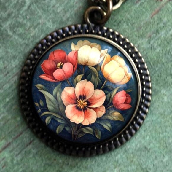 The Divine Iguana Jewelry - Moody Tulip Flowers Necklace - Bronze Floral Ornate Pendant - Vintage‎ Jewelry